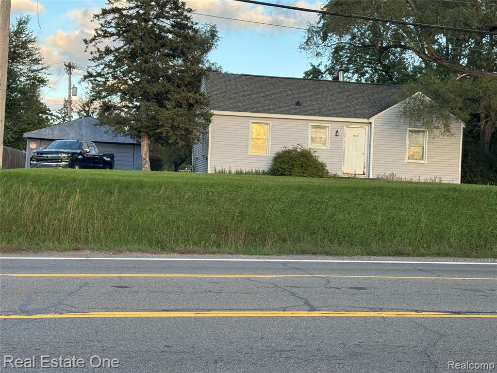 1532 Crescent Lake Road, Waterford, MI 48327