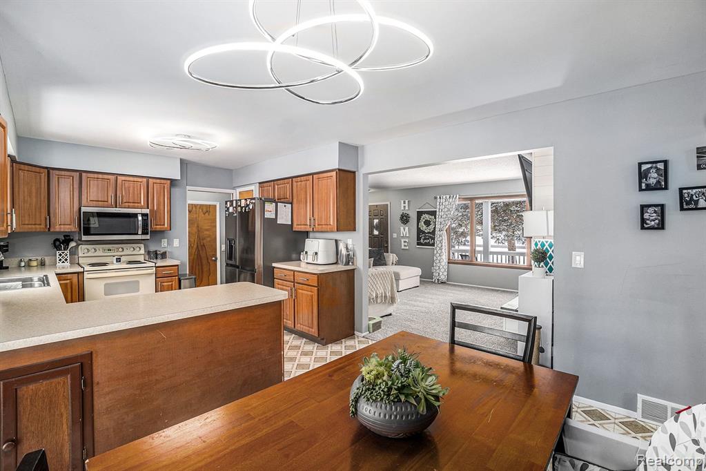 6030 E Hill Road, Grand Blanc, MI 48439 — Photo 9