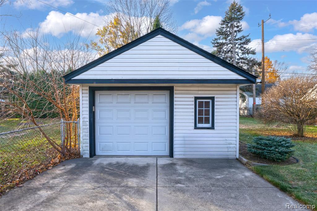 15560 CHARLES R AVE, Eastpointe, MI 48021 — Photo 15