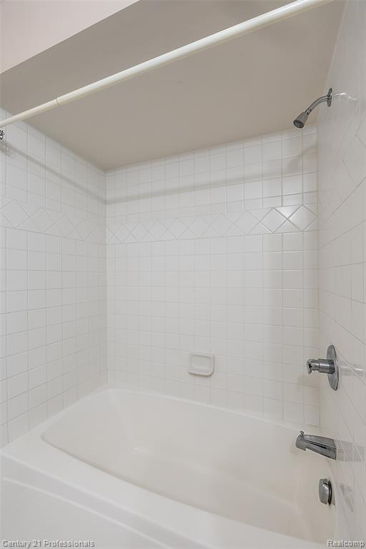 4013 Ardsley Court, Clarkston, MI 48348 — Photo 29
