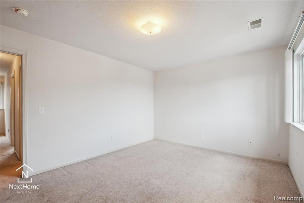 23490 READING, Trenton, MI 48183 — Photo 26