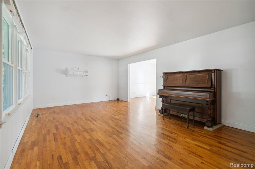 4269 POST Drive, Flint, MI 48532 — Photo 8