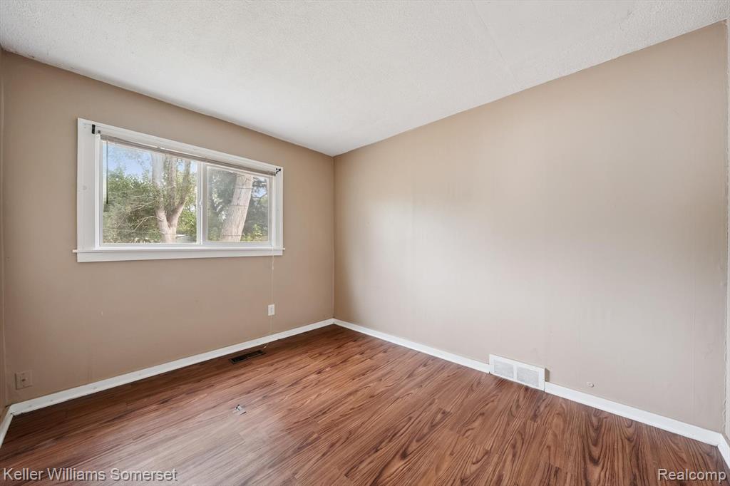1511 E Harry Avenue, Hazel Park, MI 48030 — Photo 24