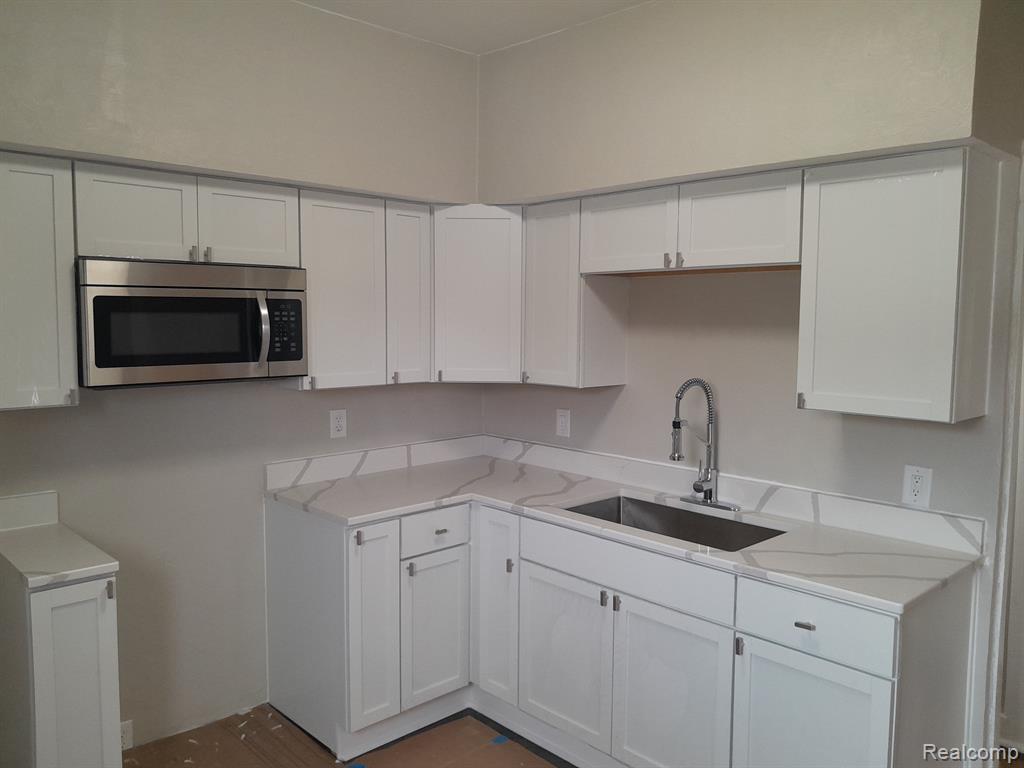 728 W PHILADELPHIA Street, Detroit, MI 48202 — Photo 12