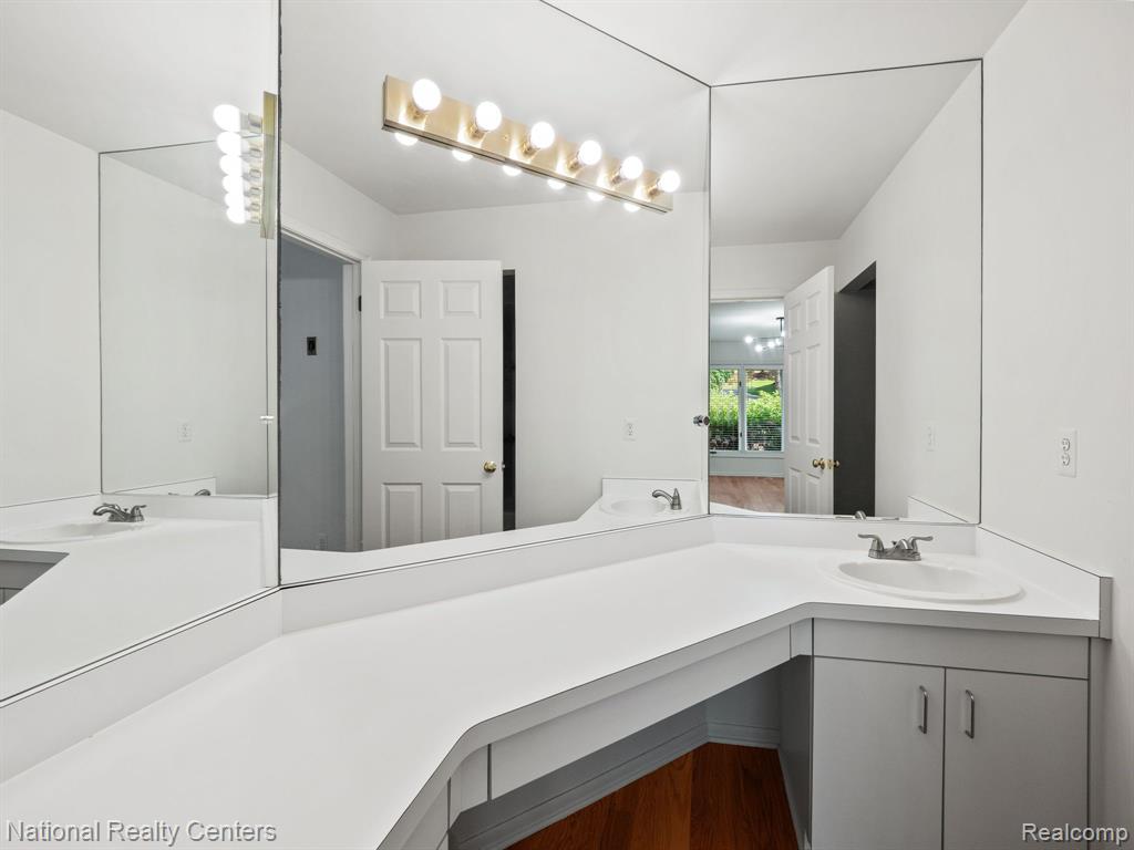 4888 WOODCLIFF HILL Road, West Bloomfield, MI 48323 — Photo 30