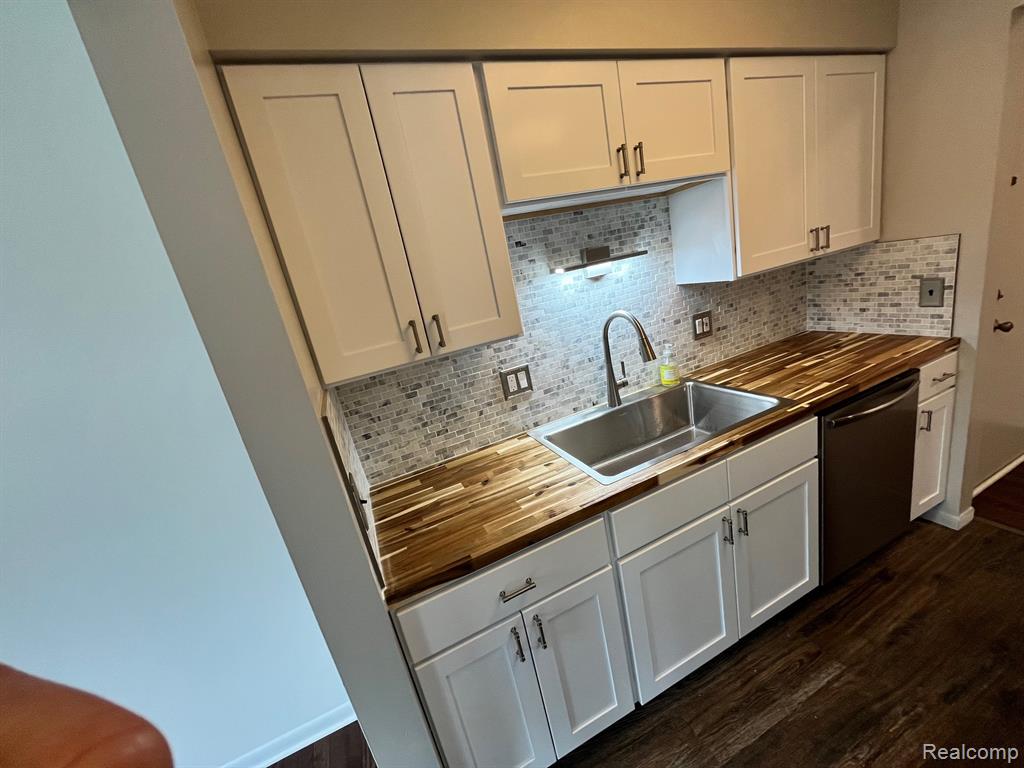23025 Liberty Street, 13, Saint Clair Shores, MI 48080 — Photo 7