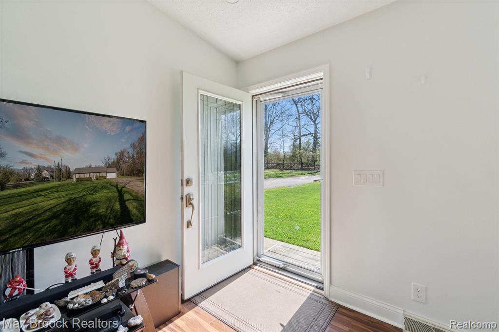 7665 PONTIAC LAKE Road, White Lake, MI — Photo 12