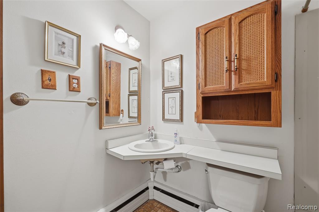 8964 Butwell Street, Livonia, MI 48150 — Photo 20