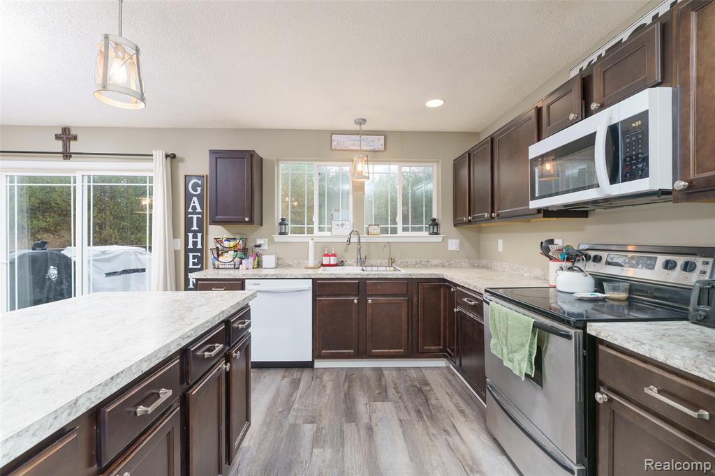 7047 Bennington Greens Drive, Owosso, MI 48867 — Photo 5