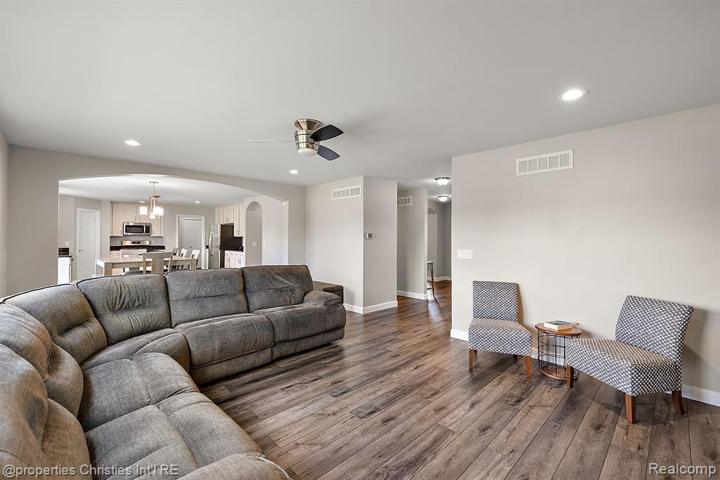 61171 SADDLECREEK Drive, South Lyon, MI 48178 — Photo 13
