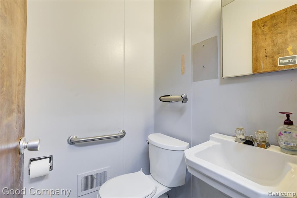 26095 W 6 Mile Road, Redford, MI, 48240