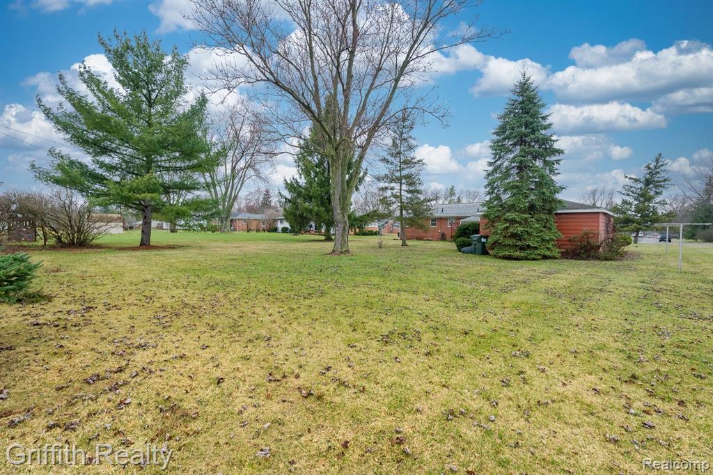 61305 FAIRLAND Drive, South Lyon, MI 48178 — Photo 24