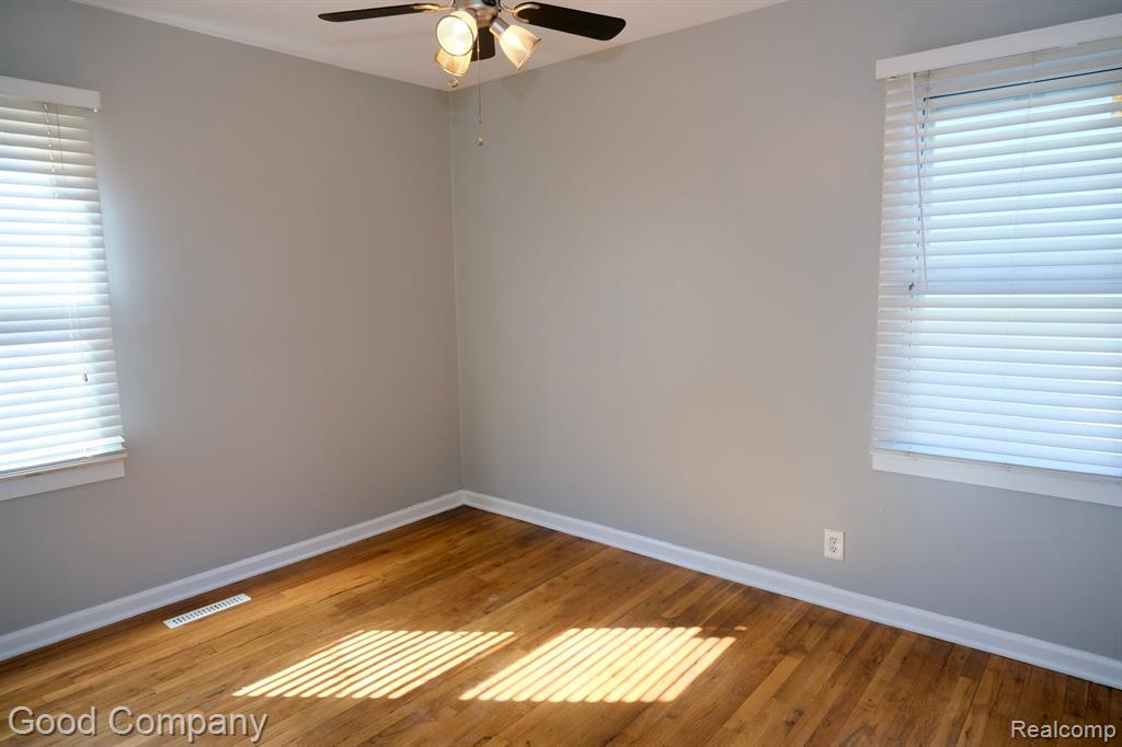 646 E DALLAS Avenue, Madison Heights, MI 48071 — Photo 6