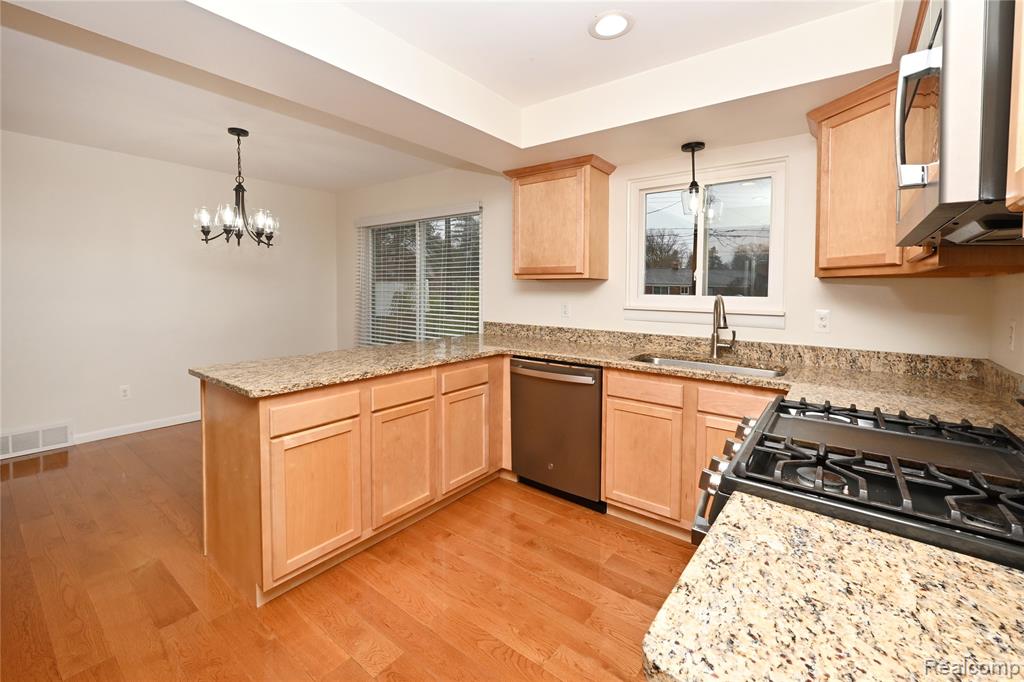 5541 Meadow Lane, Shelby Twp, MI 48316 — Photo 9