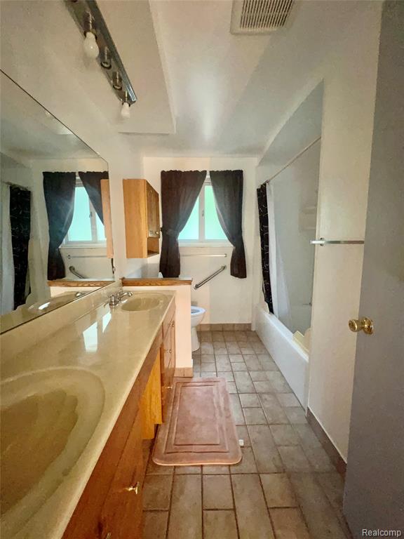 8737 Crestview Drive, Sterling Heights, MI 48312 — Photo 9