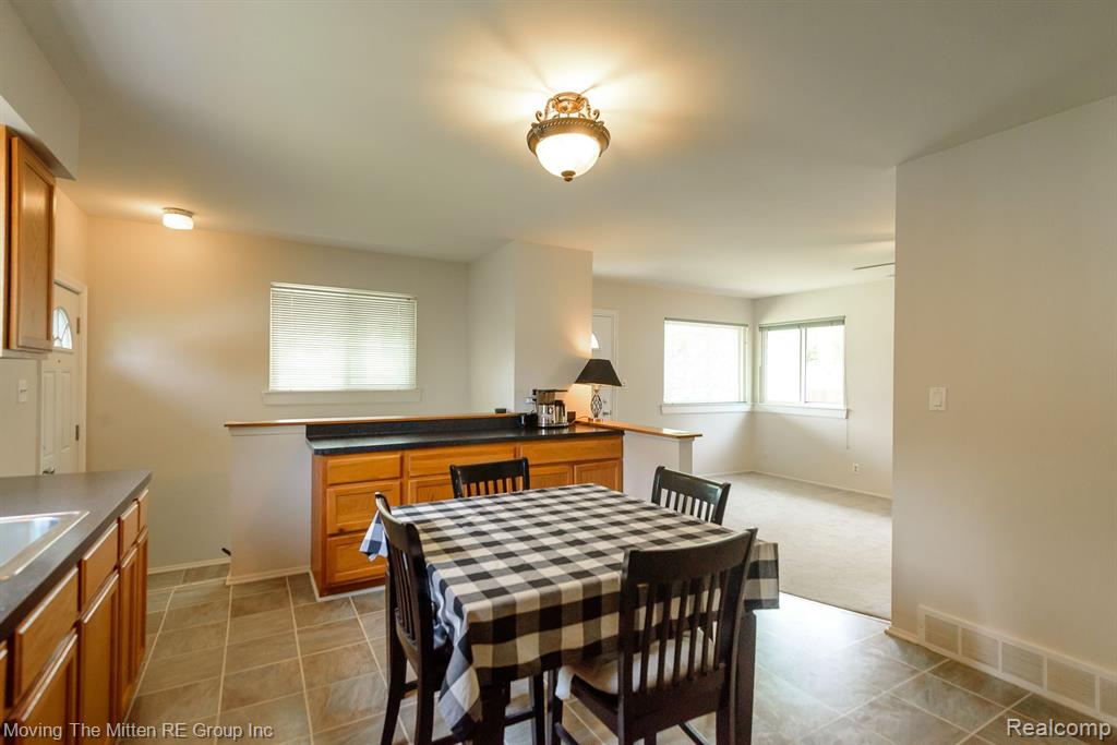 7260 MORTENVIEW Drive, Taylor, MI 48180 — Photo 10