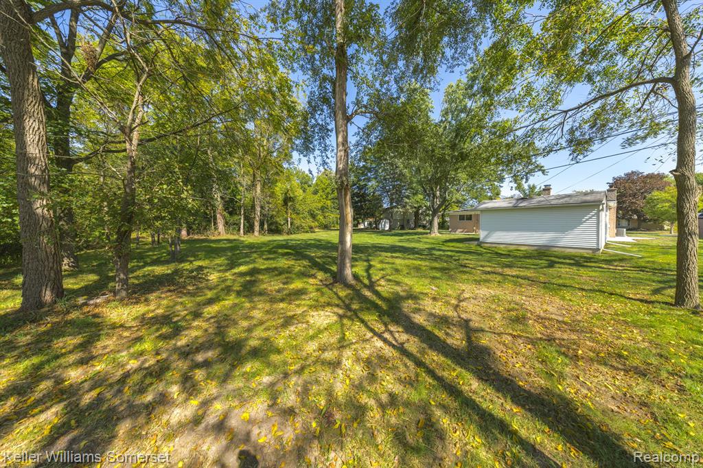 5355 CHURCH HILL Drive, Troy, MI 48085 — Photo 24