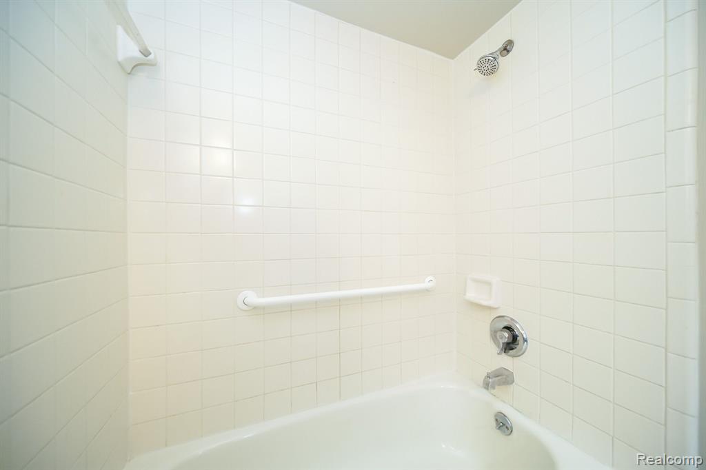 460 OAKGROVE, Clawson, MI — Photo 30