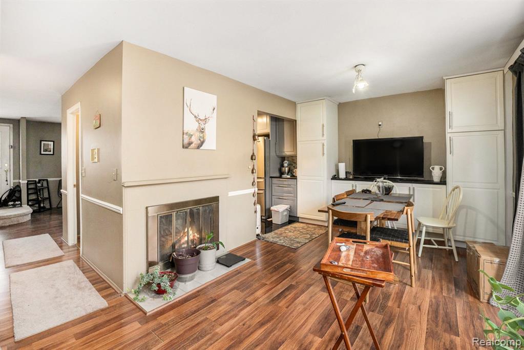 1814 BRENTWOOD Drive, Troy, MI 48098 — Photo 2