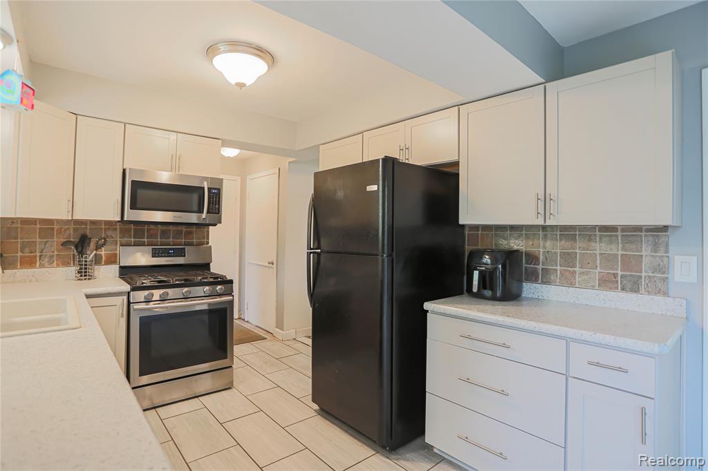 7014 Marco Drive, Waterford, MI 48327 — Photo 15