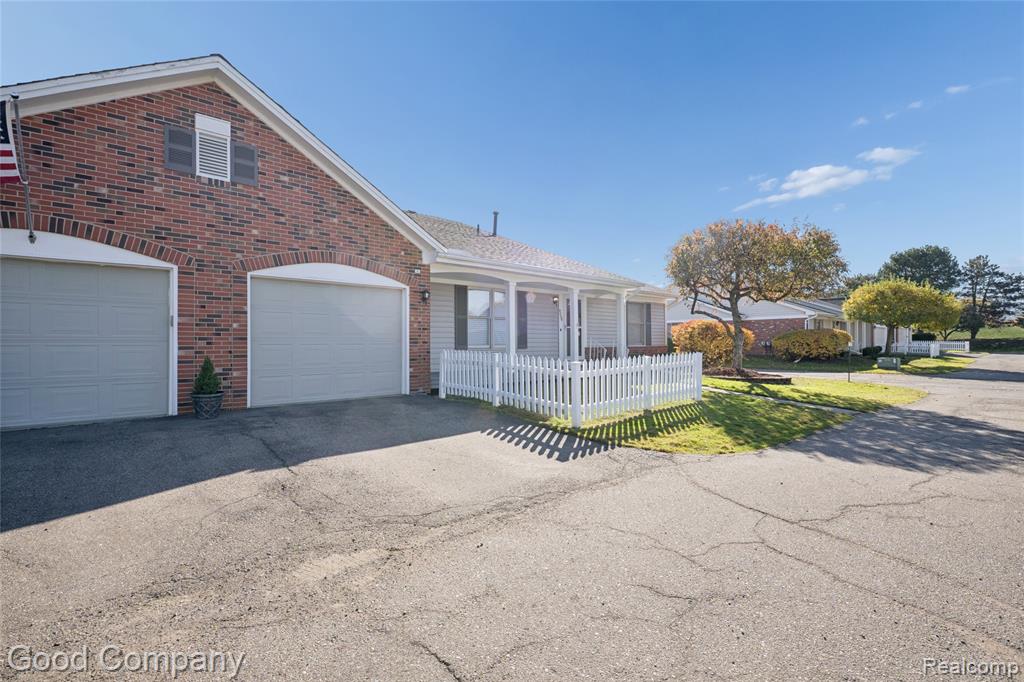 9200 North Drive, Saint Clair Shores, MI 48082 — Photo 22