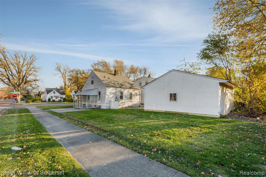 19239 Beaconsfield Street, Harper Woods, MI 48225 — Photo 26