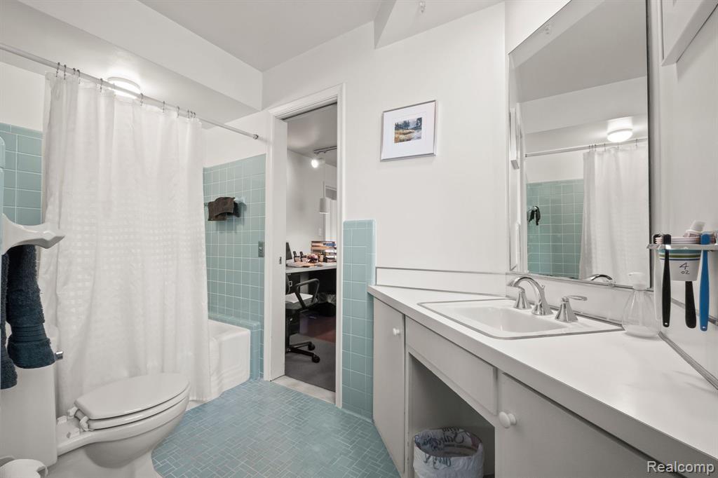 5889 ORCHARD BEND Road, Bloomfield Hills, MI 48301 — Photo 32
