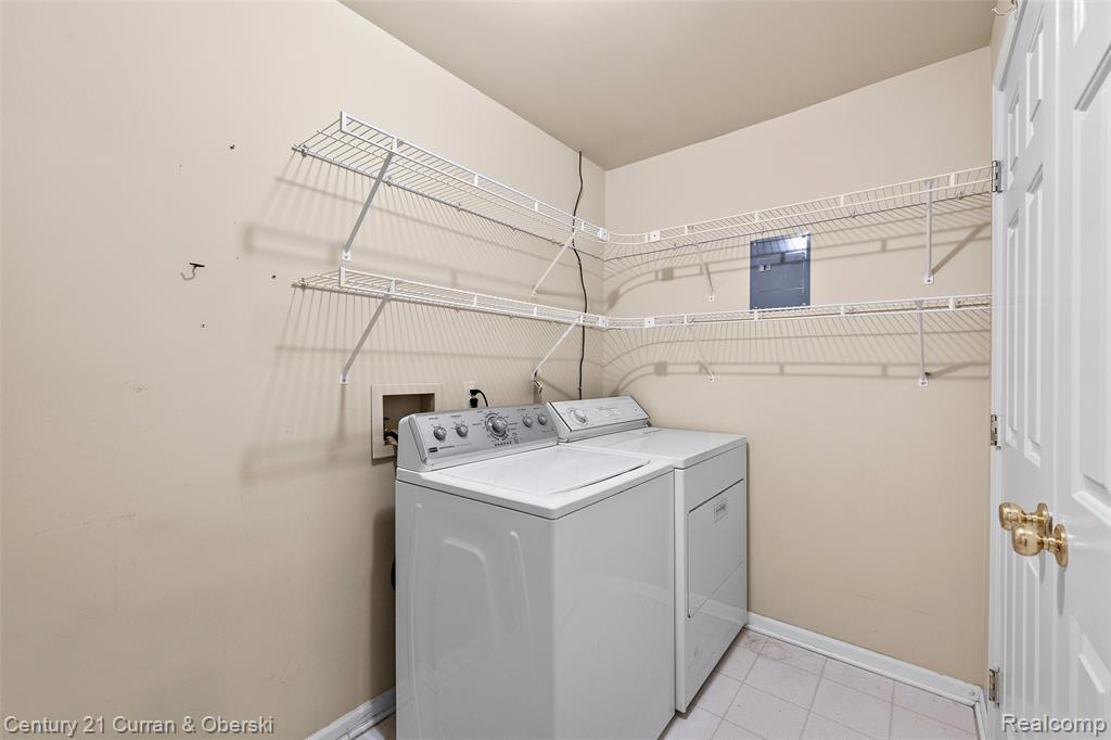 5237 Royal Vale Lane, Dearborn, MI 48126 — Photo 26