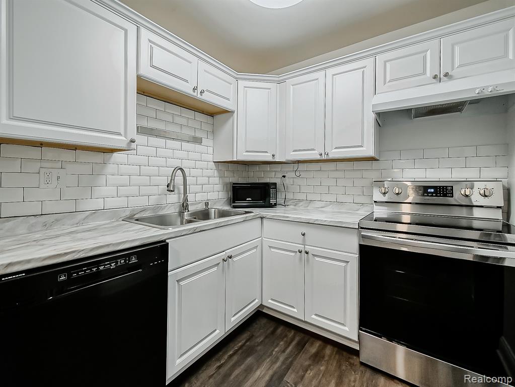 4905 Crooks A2 Road, Royal Oak, MI 48073 — Photo 8