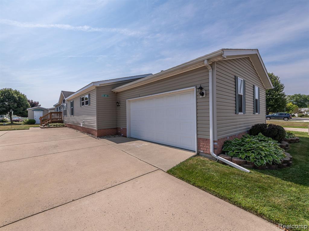 825 Stevens Trail, Monroe, MI 48161