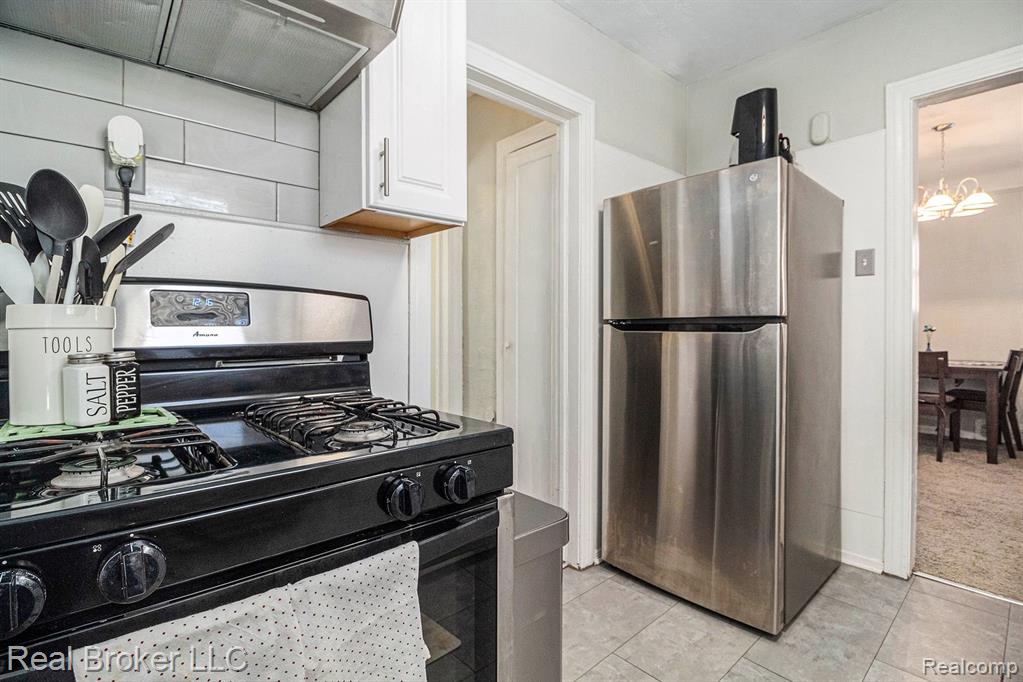 15390 Auburn Street, Detroit, MI 48223 — Photo 7