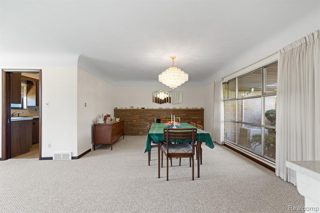6248 LIVERNOIS Road, Troy, MI 48098 — Photo 11
