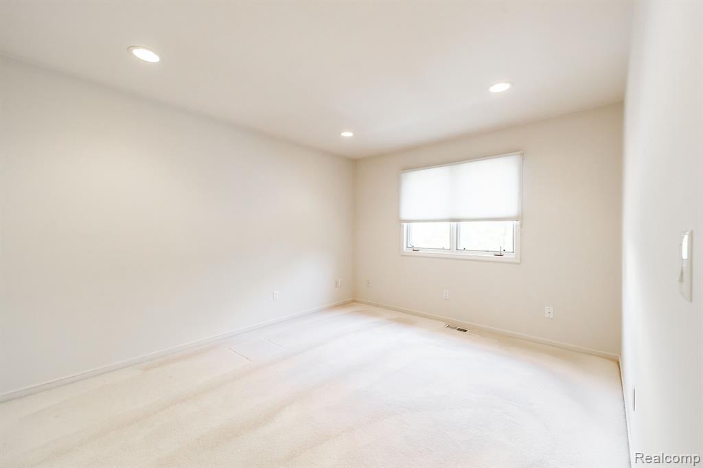 9854 HAWTHORNE GLEN Drive, Grosse Ile, MI 48138 — Photo 26