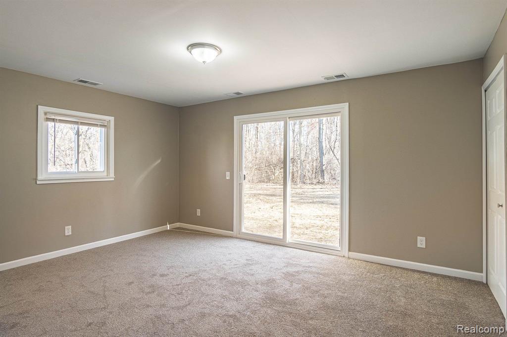5604 BLACKMOOR Street, Commerce Twp, MI 48382 — Photo 9