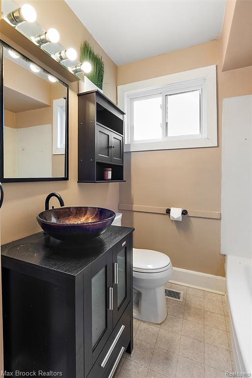 41 E Madge Avenue, Hazel Park, MI 48030 — Photo 14