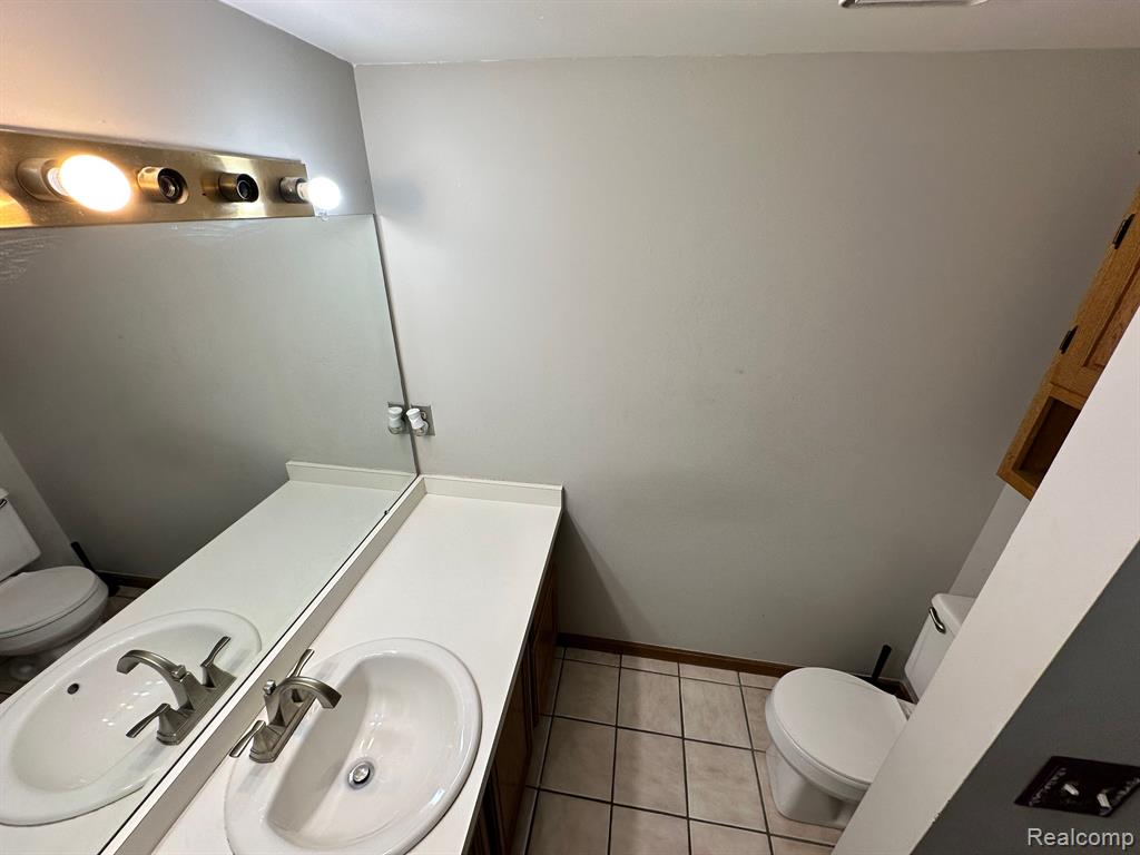 577 LEXINGTON Drive, Rochester Hills, MI 48307 — Photo 14