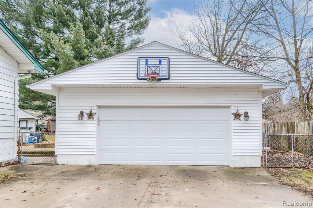 8250 Rockwood Avenue, Mount Morris, MI 48458 — Photo 4