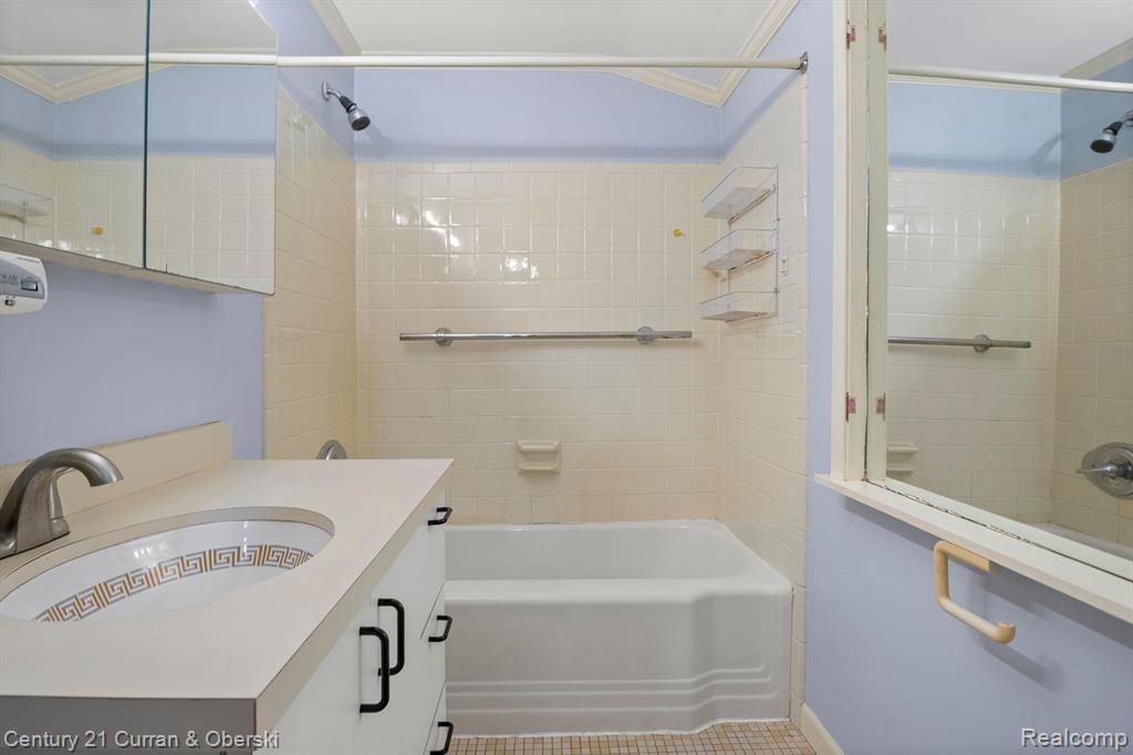 917 N MELBORN Street, Dearborn, MI 48128 — Photo 26