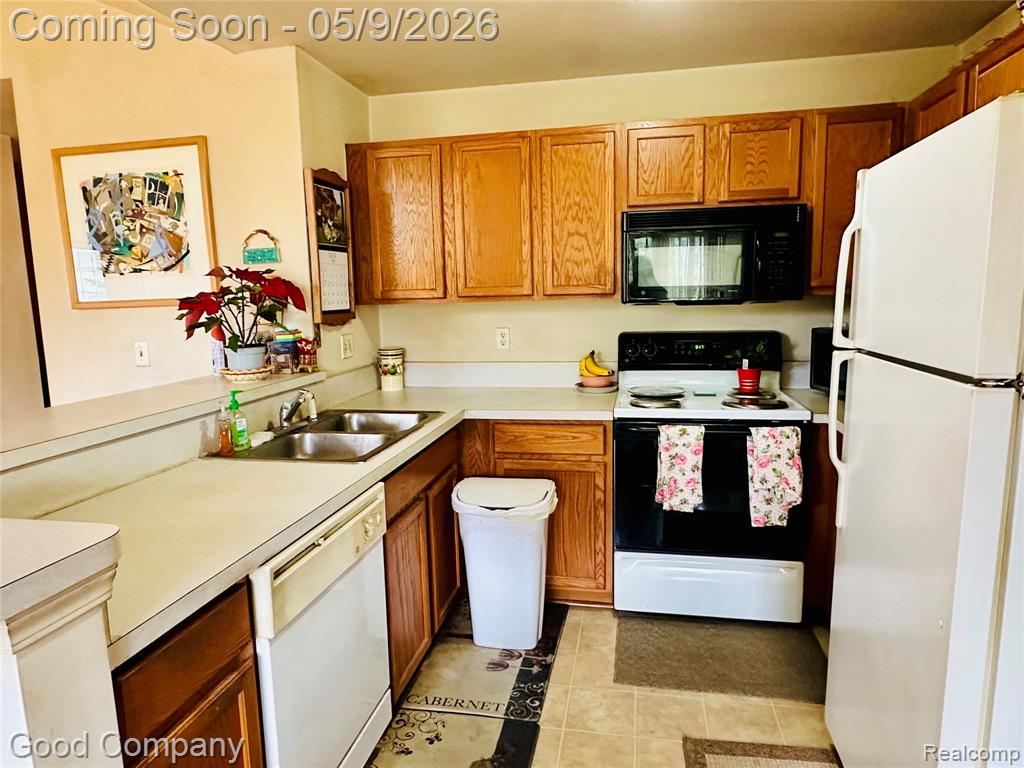 12211 Chesapeake Circle, Walled Lake, MI 48390 — Photo 3