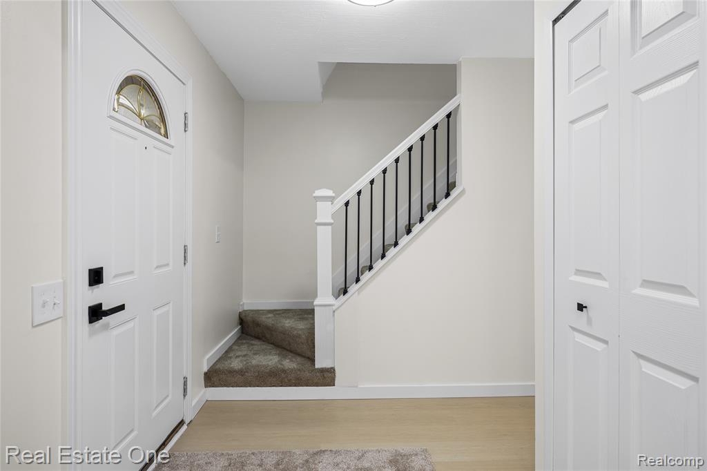 5426 N Piccadilly, West Bloomfield, MI — Photo 9
