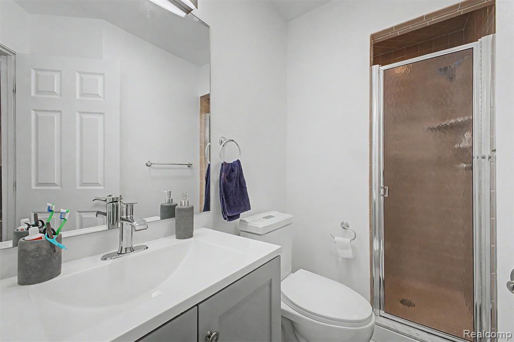 816 N Beech Daly Road, Dearborn Heights, MI 48127 — Photo 18