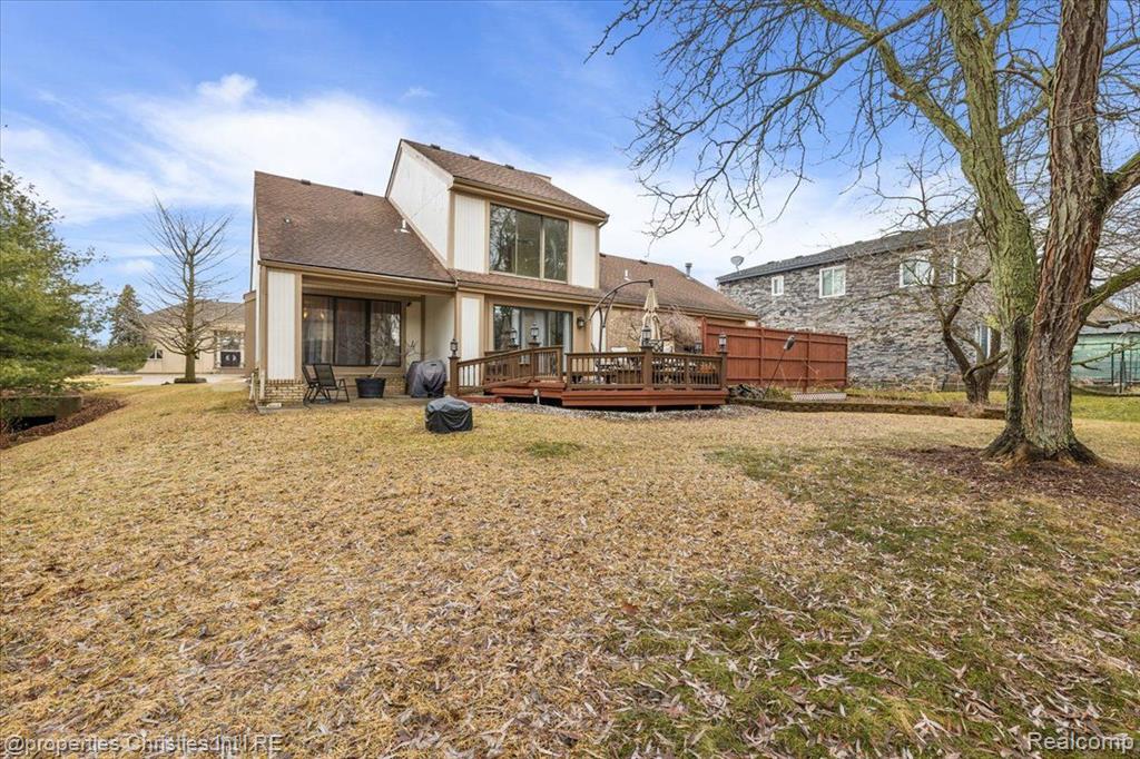 8241 LAKE PINE Drive, Commerce Twp, MI 48382 — Photo 52