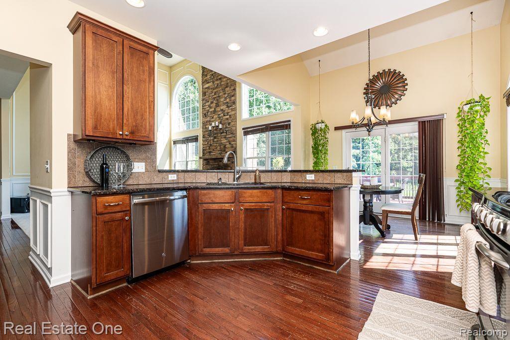 523 WYNSTONE Circle N, Oakland, MI — Photo 20