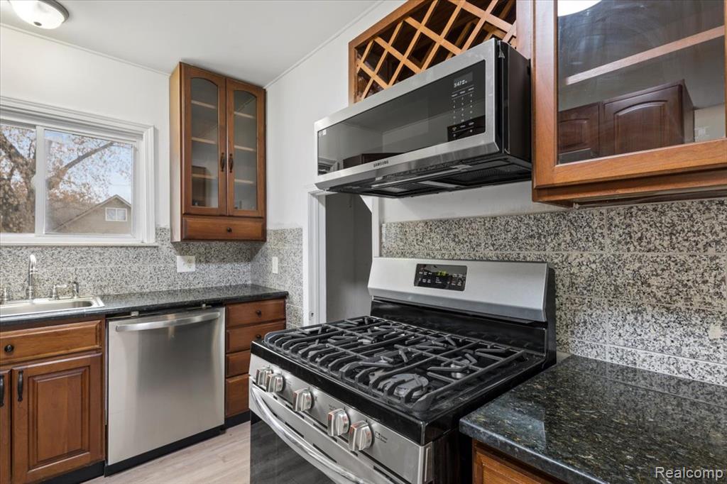 4203 Minerva Drive, Flint, MI 48504 — Photo 9