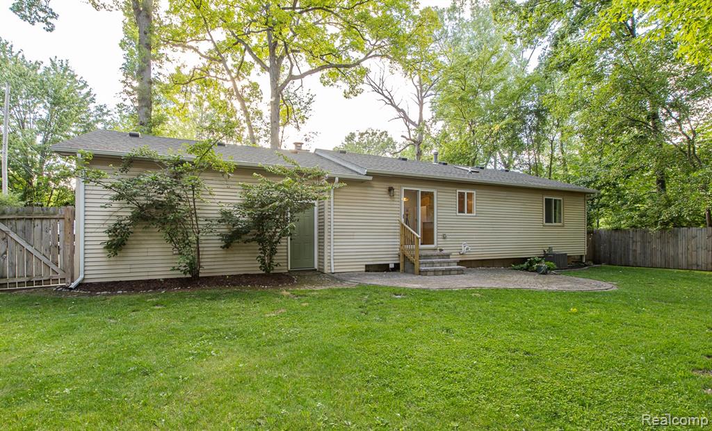 1665 Rosedale Street, West Bloomfield, MI 48324 — Photo 36