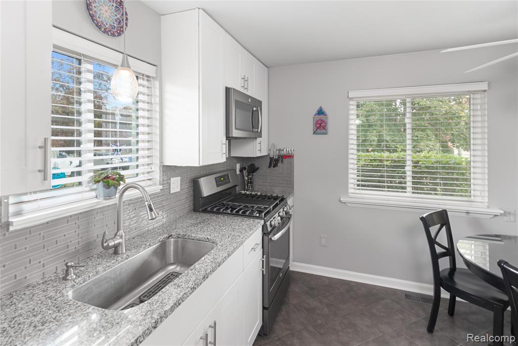 6523 N Vernon Street, Dearborn Heights, MI 48127 — Photo 6