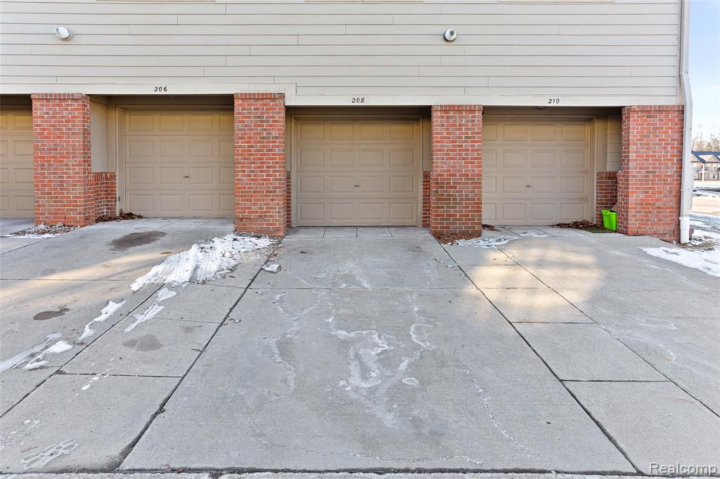 208 Amys Walk, Auburn Hills, MI 48326 — Photo 42