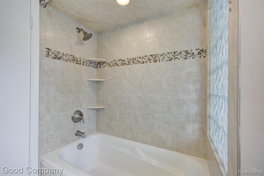 576 LANGLEY Boulevard, Clawson, MI — Photo 25