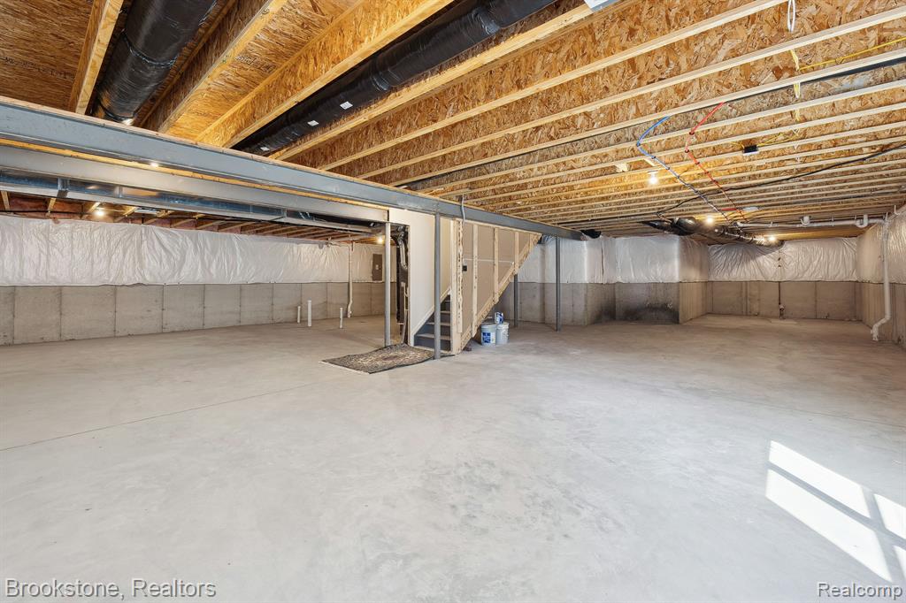 527 HOLMDALE Way, Ann Arbor, MI 48108 — Photo 33