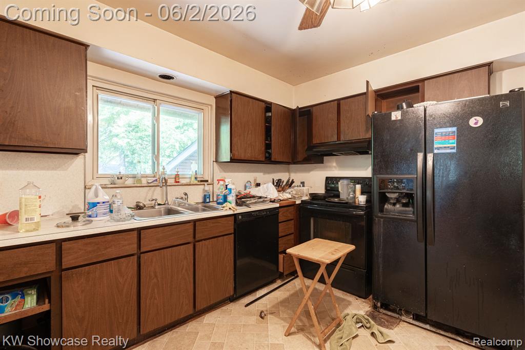 820 Clara Street, Commerce Twp, MI 48390 — Photo 25